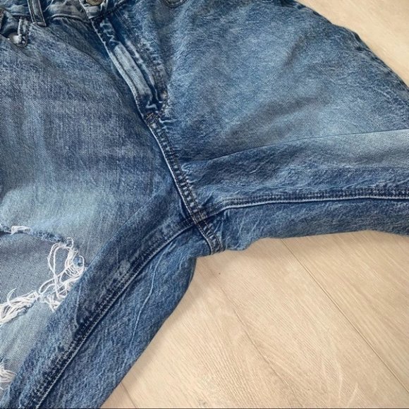 American Eagle Curvy Mom Jeans‎ Women’s Size 6 US Blue Denim High Waisted Ripped - Picture 7 of 10